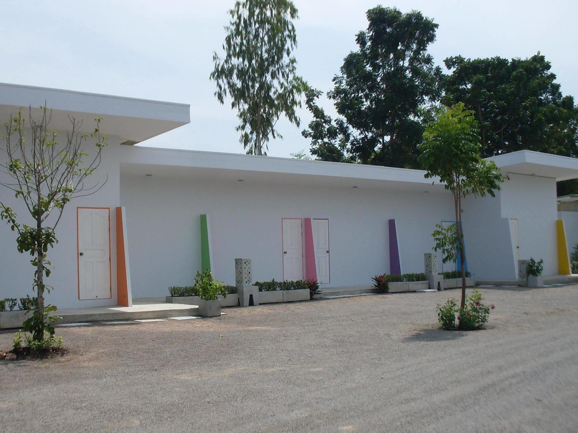 Lake Scene Resort Ratchaburi Exterior photo